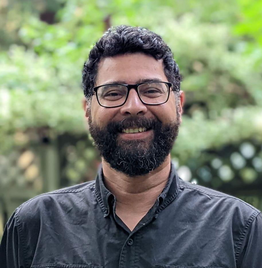 Anibal Davila headshot
